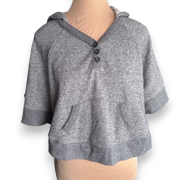 Decree Tops - DECREE gray cropped hoodie size S